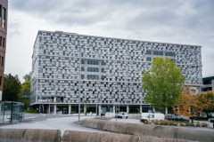 fasada-parkovaci-dum-001