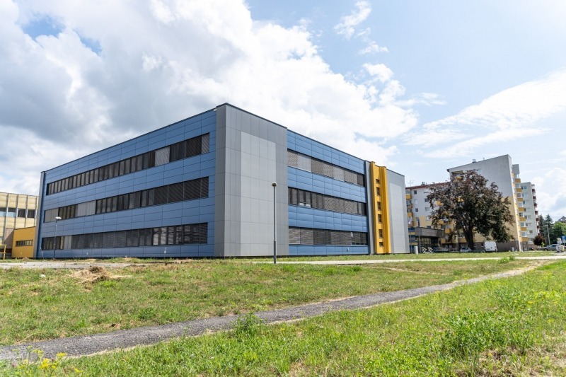 Prevetrávané fasády DEKMETAL - Školy a školské zariadenia