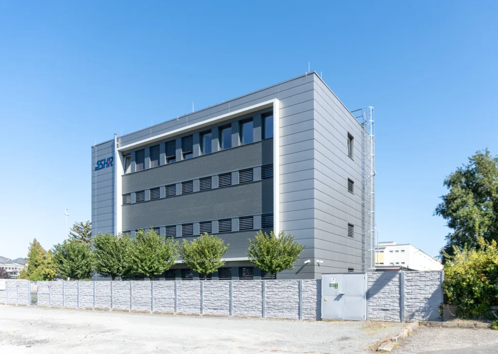 Fasádne kazety a fasádne profily DEKMETAL ako elegantný detail modernej architektúry